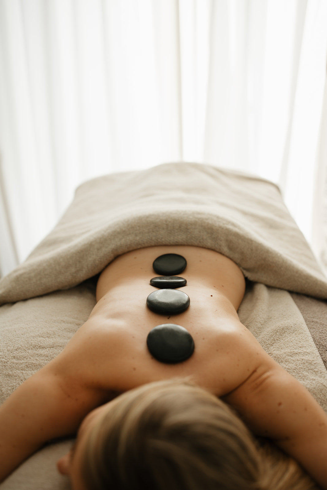 jlstudioo-hotstone-21_websize_f1e3ab95-80bc-483c-8359-0c07a69d4f24.jpg